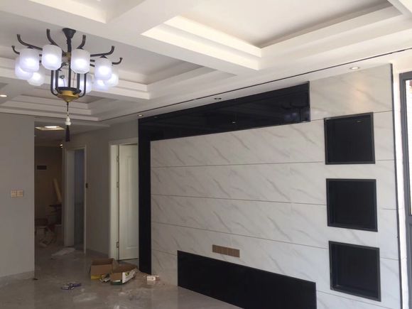 全包只花了11万，连床都是木工现场包做，打扫干净就差沙发电视了