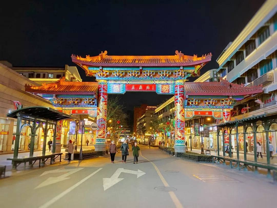 兼职“车模”,横店群演的AI新工作|甲子光年