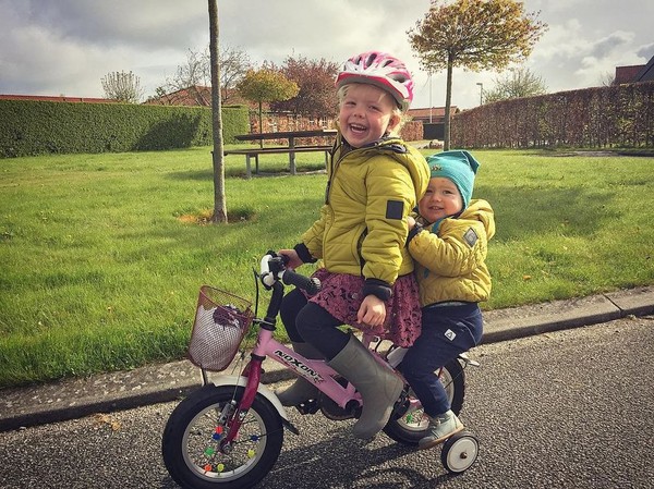 足球场外的慈父时刻　这10位球星宝贝吸睛程度胜过老爸