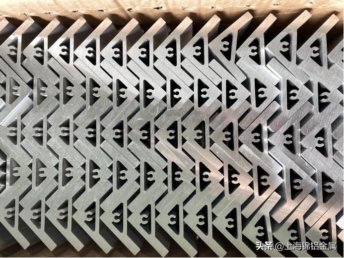 山东工业铝型材配件结构特点,铝型材设备配件有哪些类型