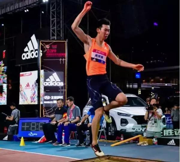 四川黄常洲世锦赛,黄常洲跑100米