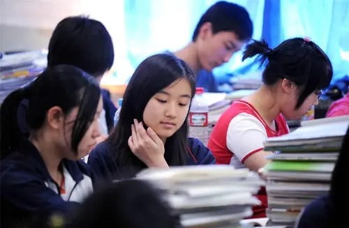 金融专业和经济与贸易专业哪个好,金融专业就业前景最好的专业