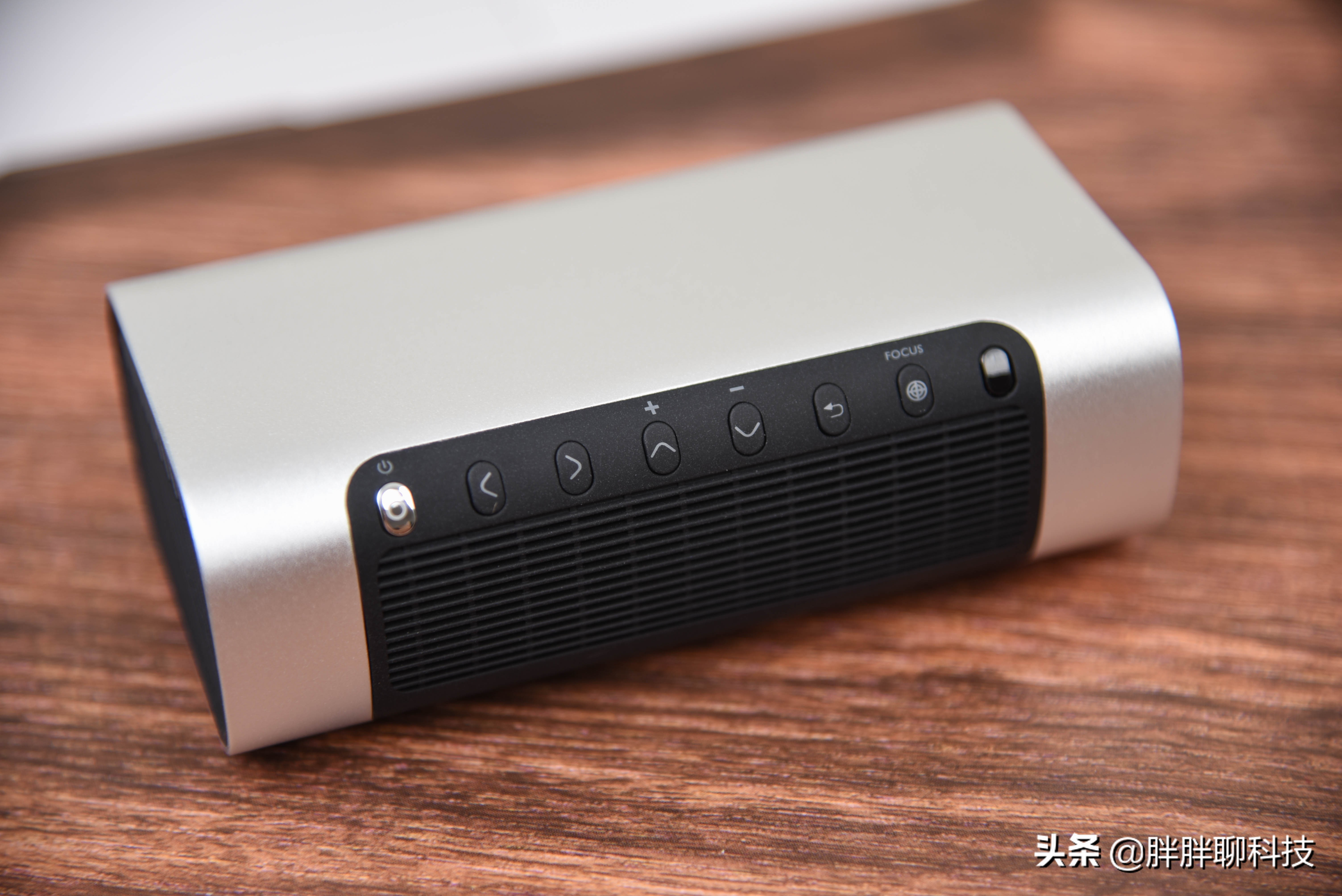 联想投影仪t200和l5哪个好用,联想投影仪t200价格