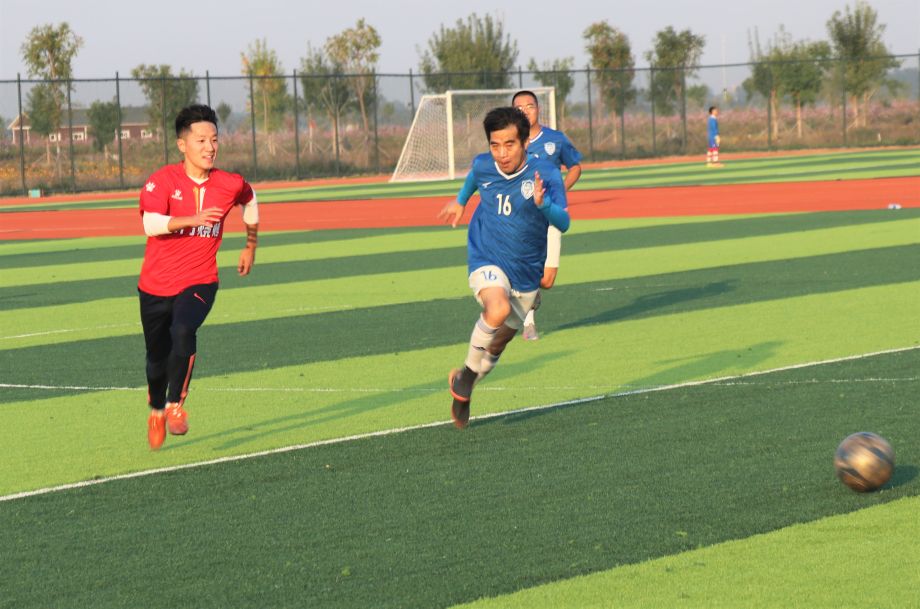国庆足球比赛不打烊“南门烧烤”足球队迎来四连胜