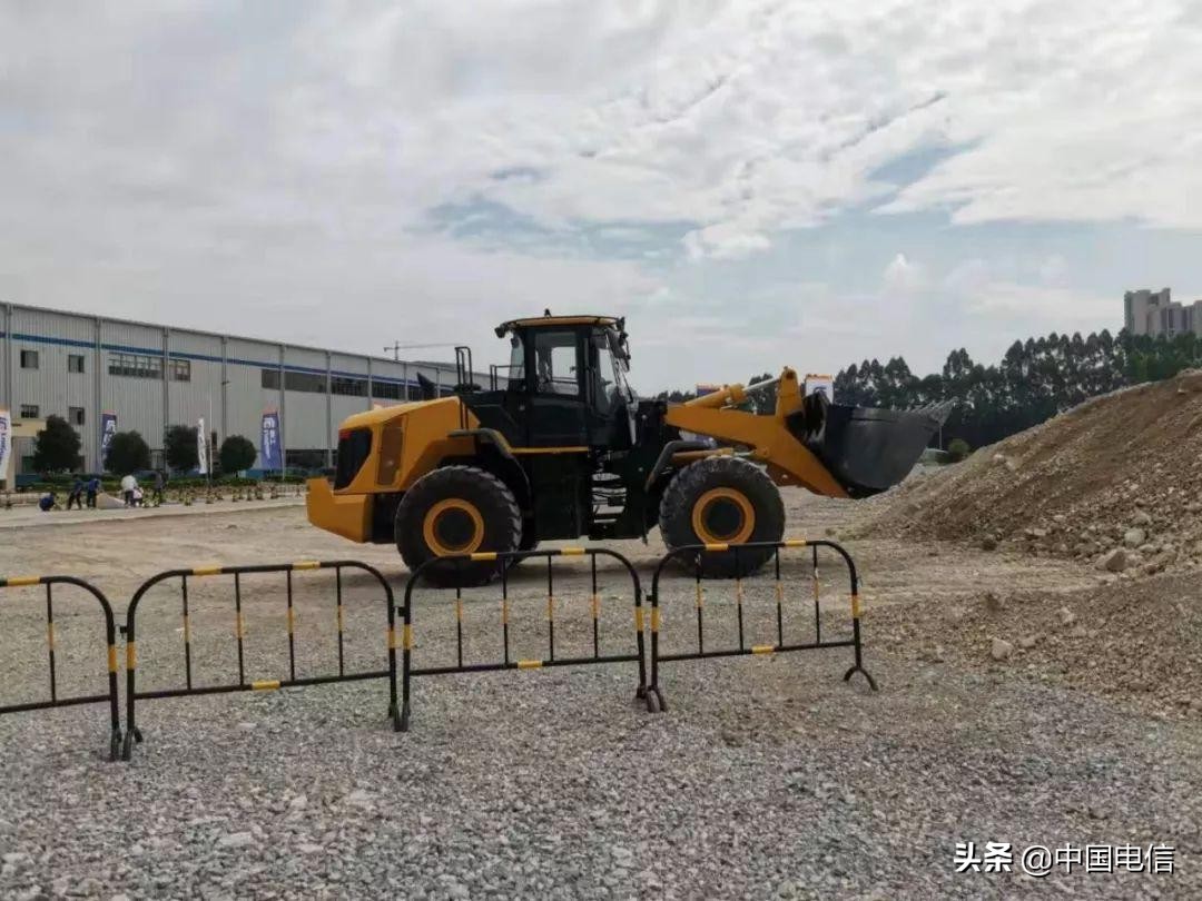 千里之外的装载机，走你！