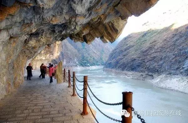 丽江去香格里拉路途中有什么景点,丽江到香格里拉走214国道打卡景点