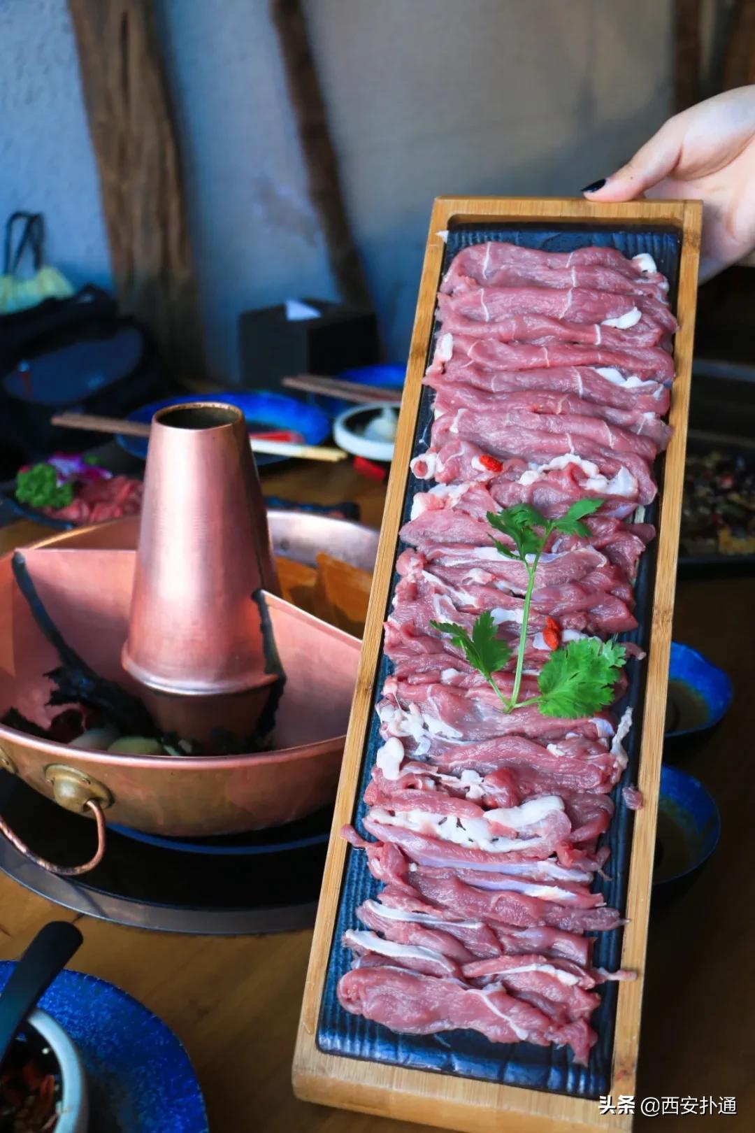 西安城墙下的铜火锅,西安城墙底下的羊肉泡馍