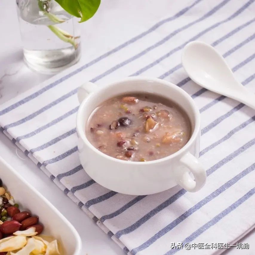 秋气内收，头皮营养少！多喝这碗粥，上荣头面、防脱固发