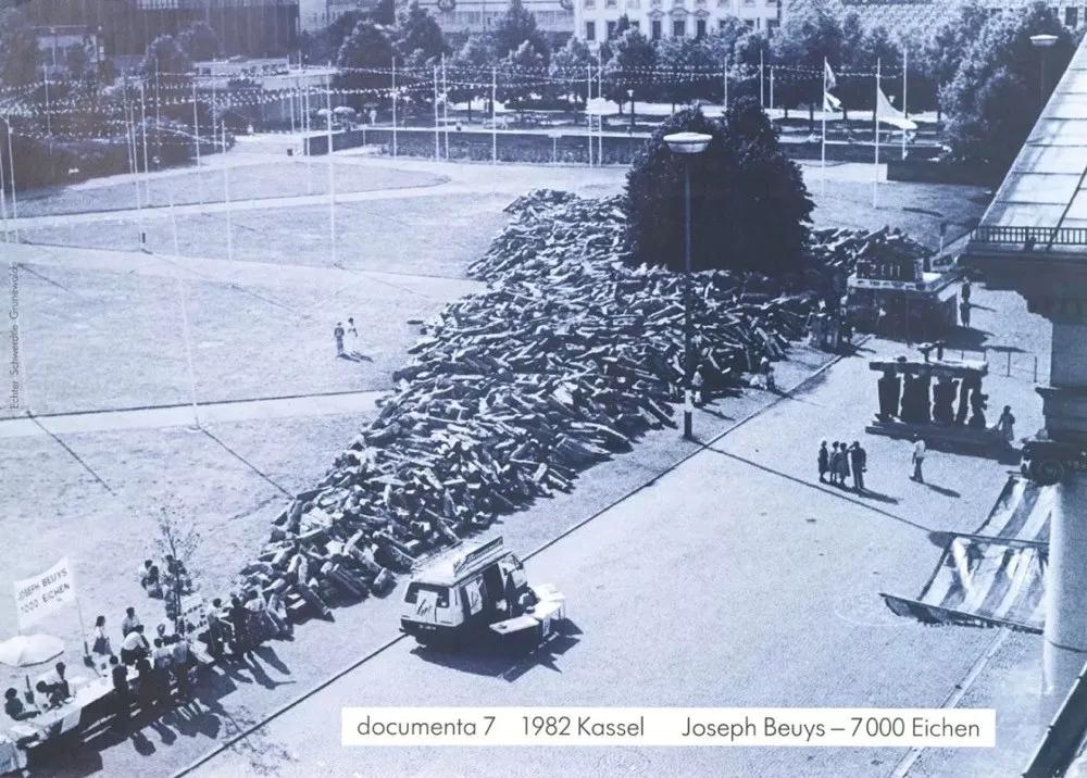 行为艺术到底是什么,通俗点讲什么是行为艺术