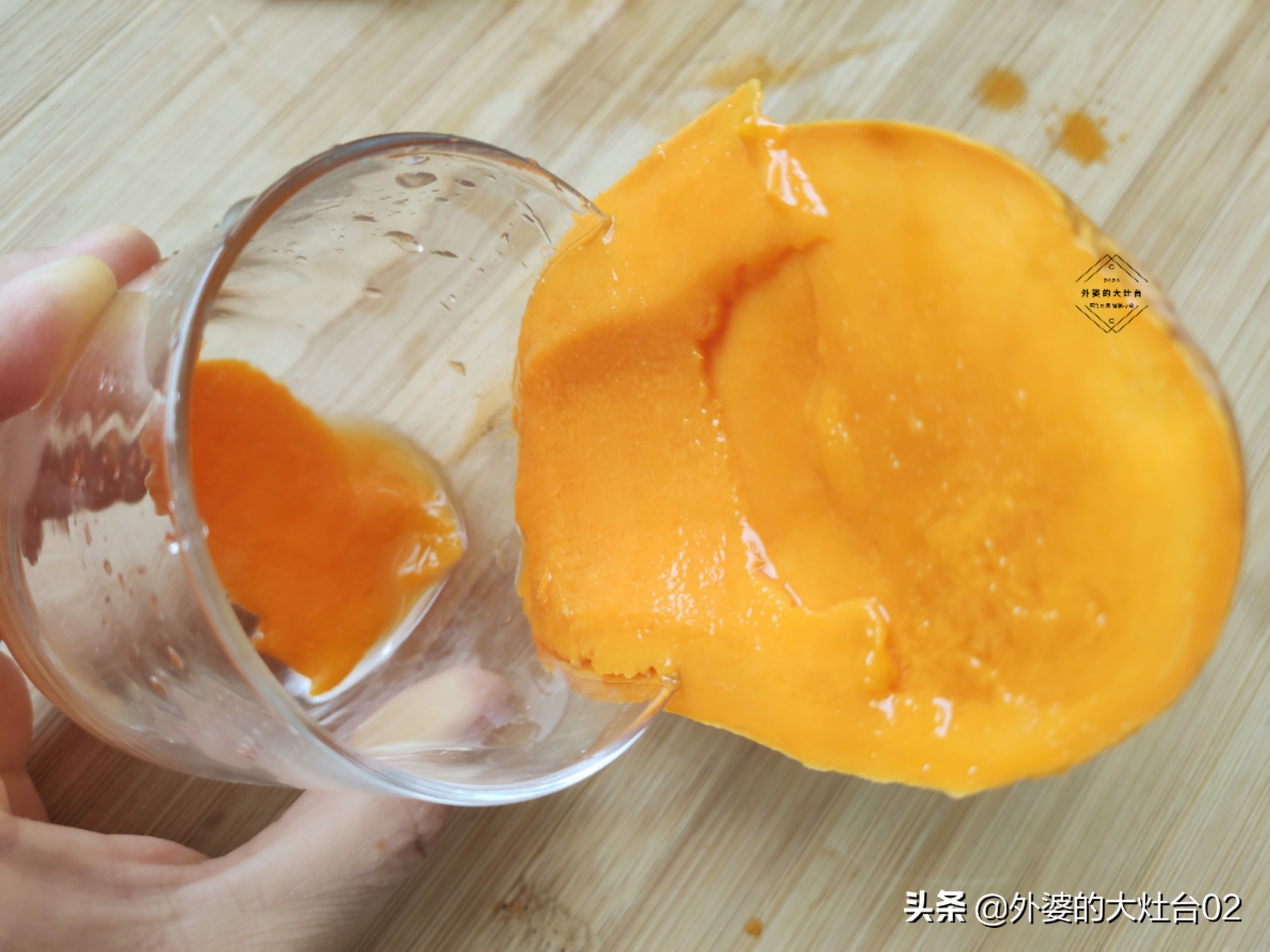 切芒果果然是门技术活,切水果的技术实在太厉害了