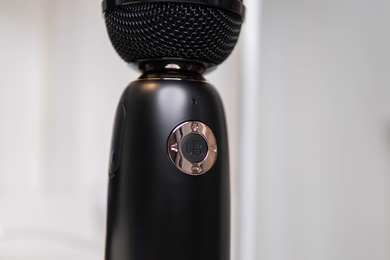 宅家也是K歌之王，唱吧精灵麦克风Q3，你的百万调音师