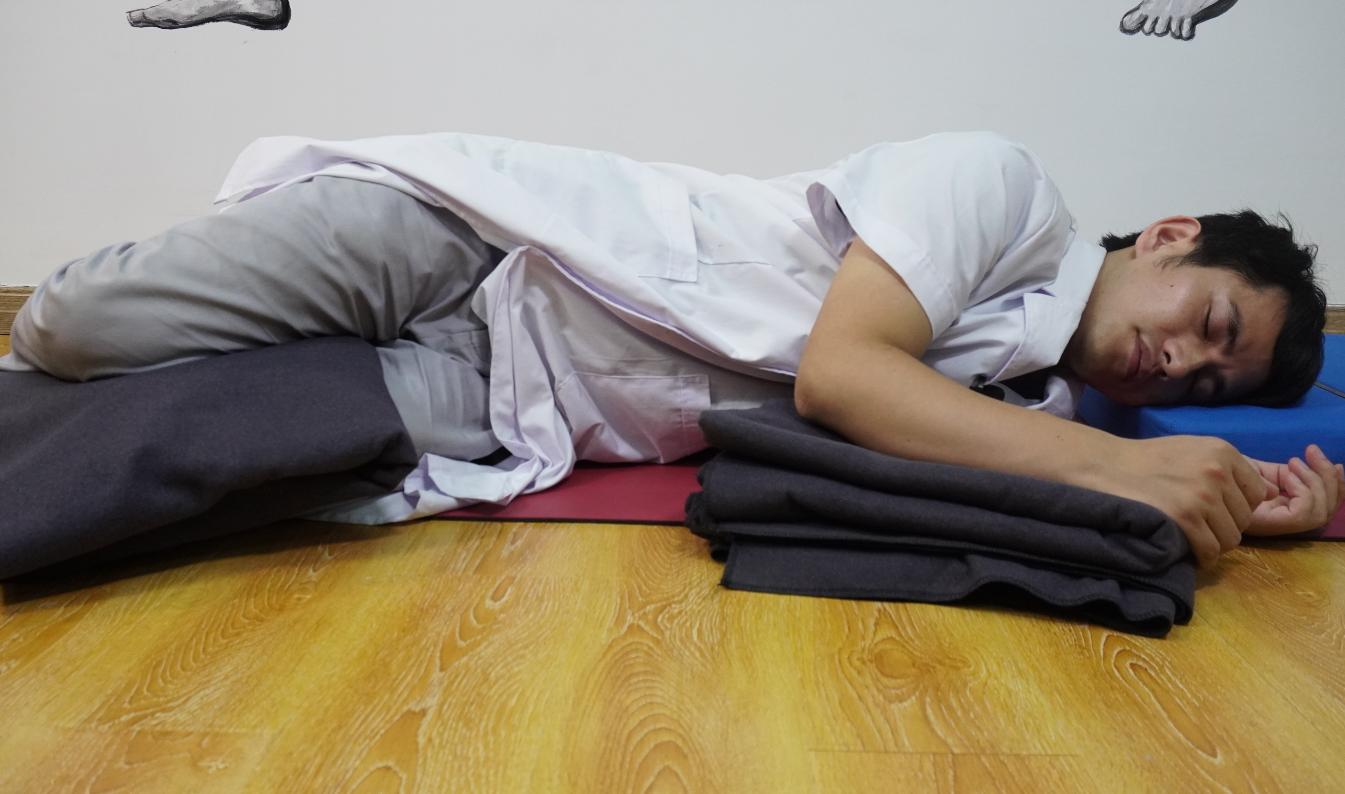 一觉醒来腰酸背疼无力,一觉醒来腰酸背痛该怎么解决