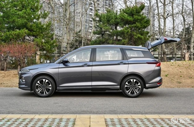 6座口碑最好的家用车五菱凯捷,家用空间大国产10万轿车