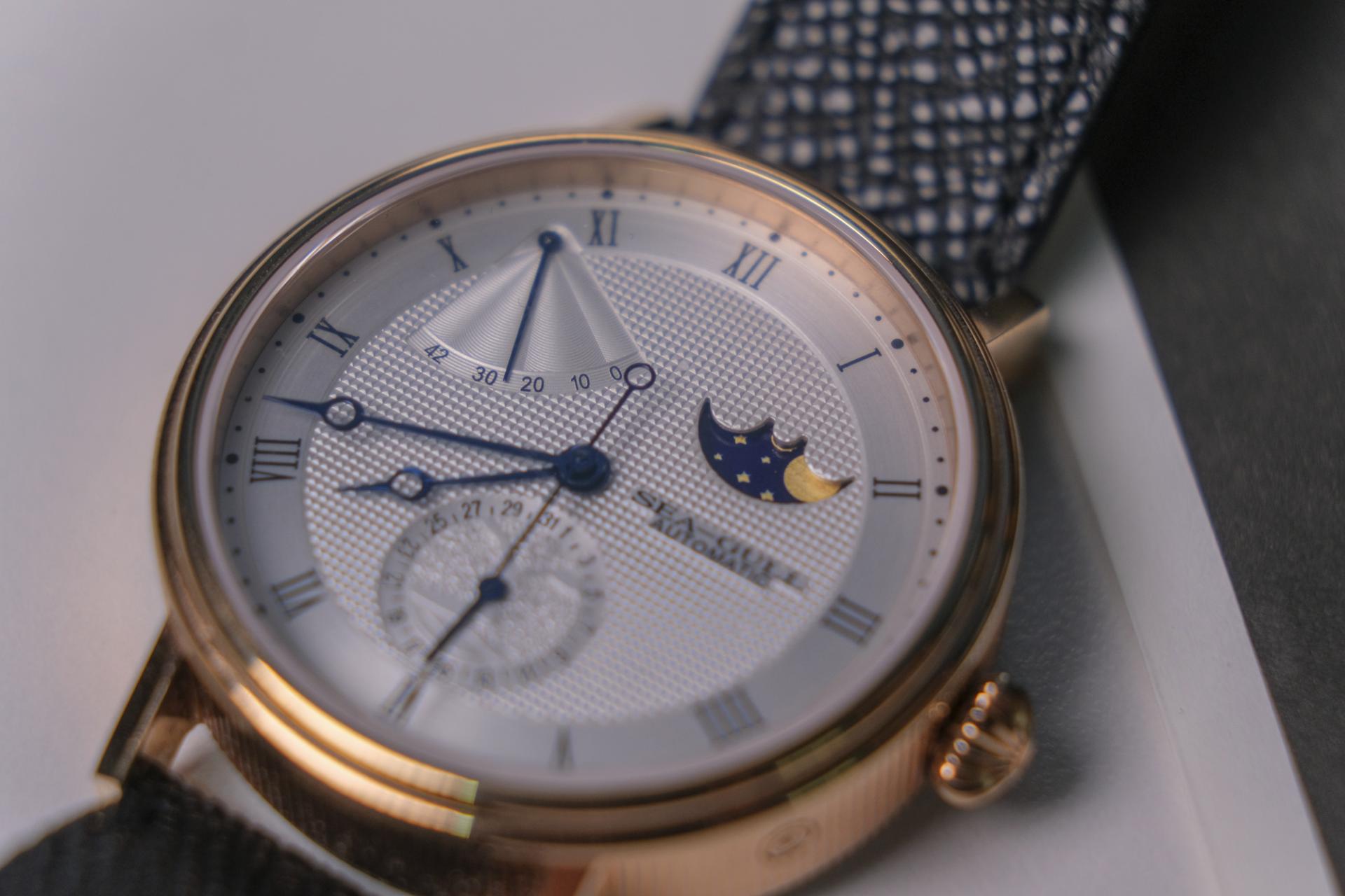 海鸥月相文创礼盒龙年,海鸥月相腕表文创礼盒