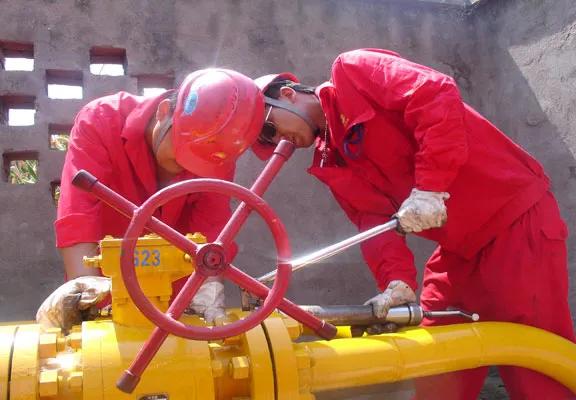 中石油基层员工工资2000左右,中石油月薪1万是什么级别