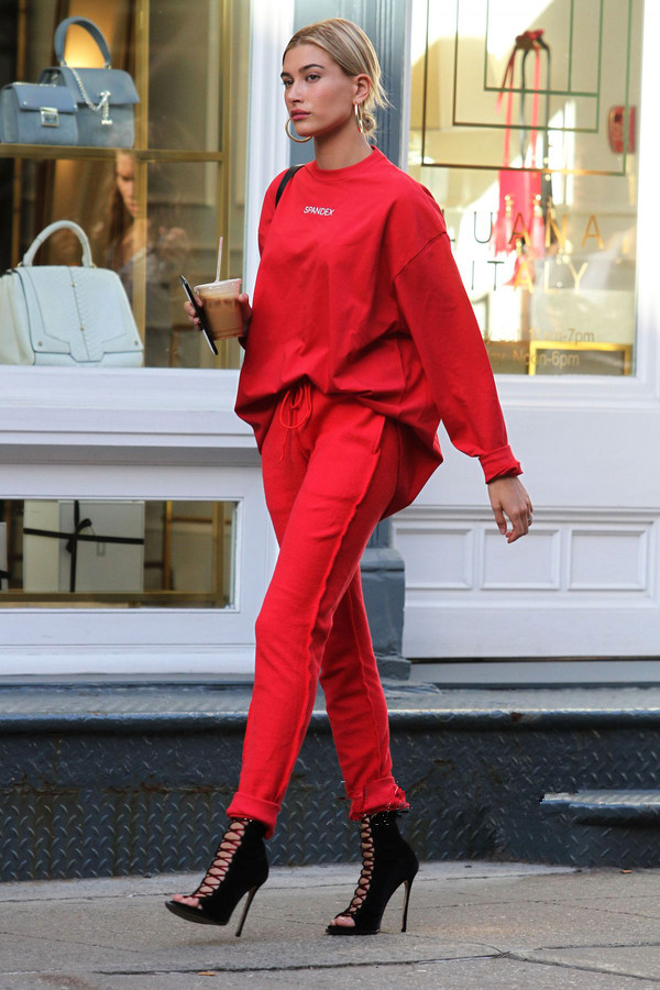 四五十岁的女人穿衣别装嫩,四五十岁的妈妈打扮非常好看