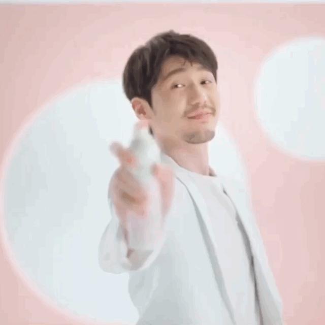 防晒喷雾军训不晒黑,正确的喷防晒喷雾的方法