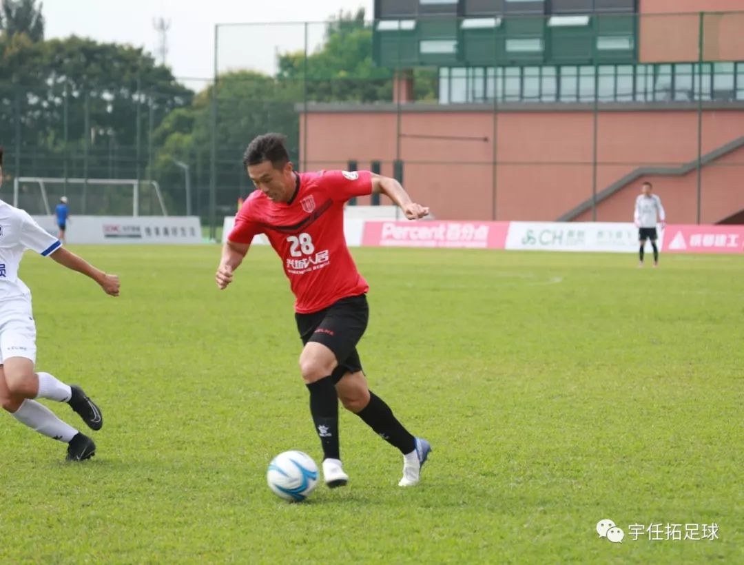 失业四次、卖过卤菜……30岁的他们依然为足球梦想努力