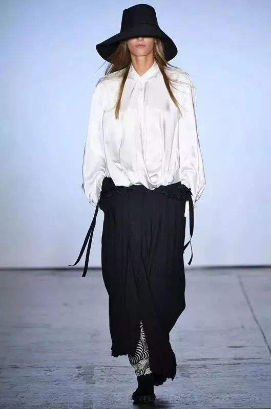 江南布衣和地素哪个好,地素和江南布衣是一家吗