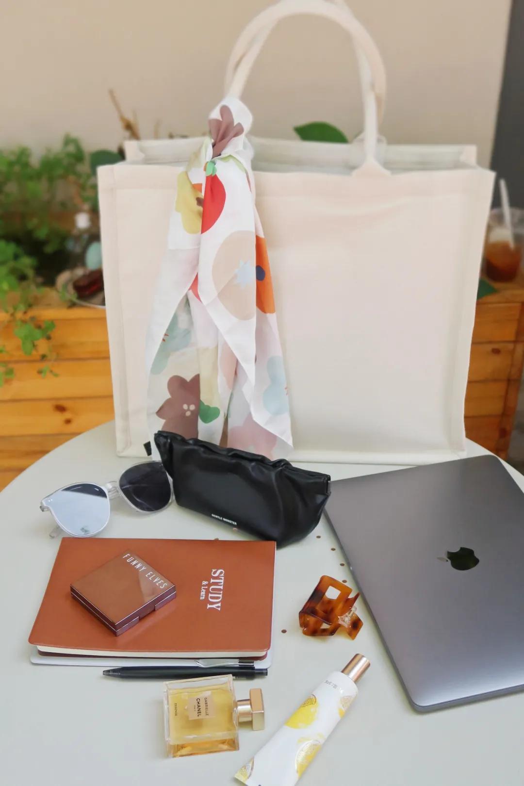 买了一大堆便宜包包,买了一个包回来发现包里有钱