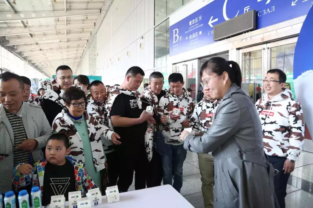 完达山钙锌中老年低糖牛奶,完达山黑沃牧场牛奶3.8