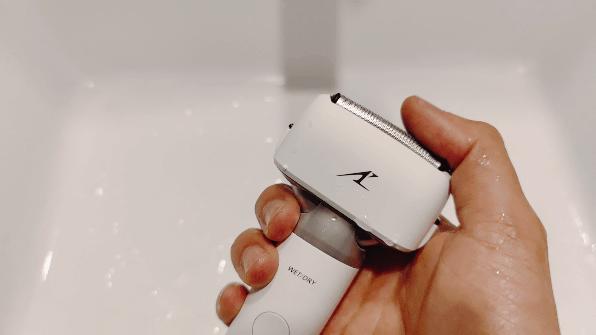 松下小锤子2.0剃须刀怎么样,松下小锤子剃须刀2.0打泡沫