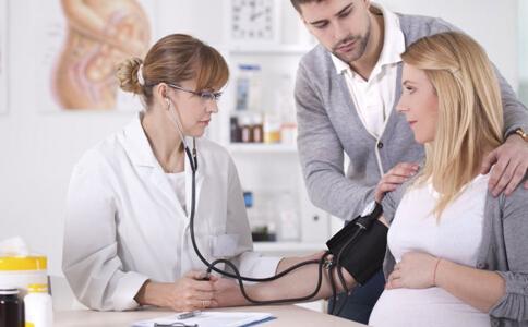 爸爸吸烟会导致胎儿心脏病吗,老公吸烟胎儿会得先天心脏病吗