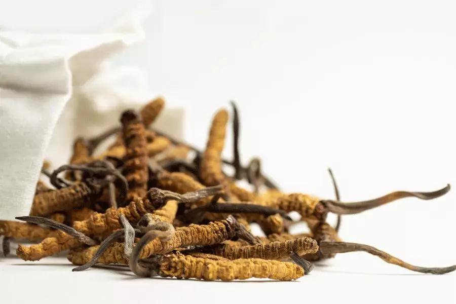 “我花200块，买来女儿性早熟”：多少中国孩子正在被“掏空”