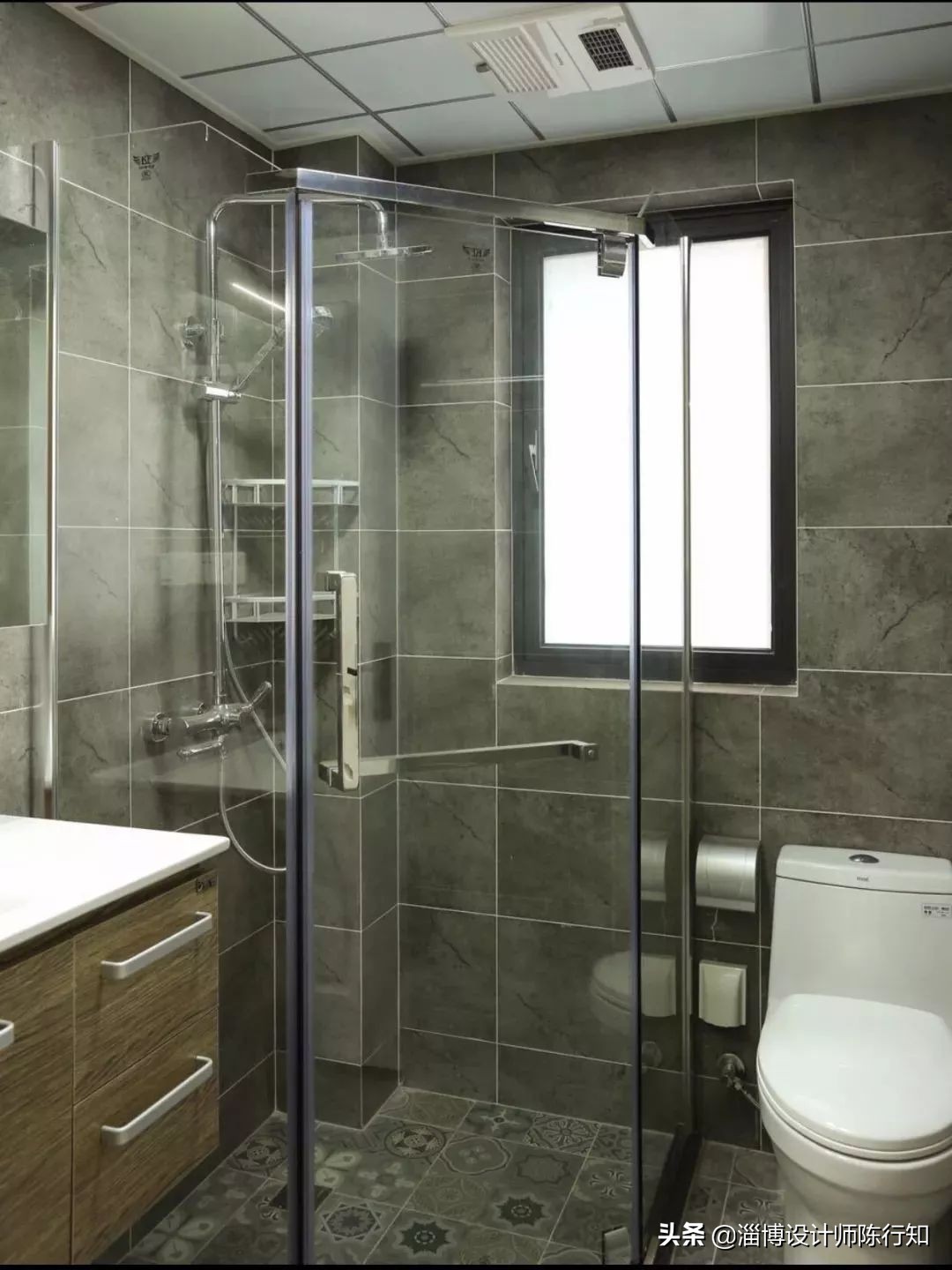 小卫生间装修技巧,小卫生间怎么装修放东西