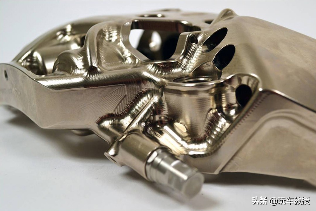 F1钛合金刹车，售价20万？