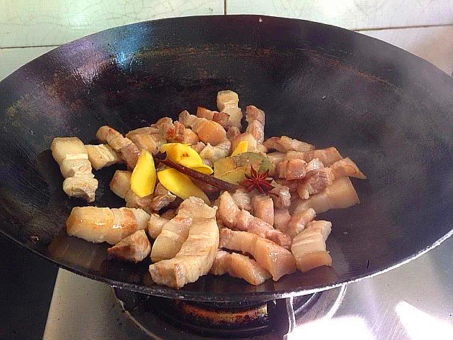 老笋烧肉的家常做法,鲜笋炒肉春日里最爱的一道菜