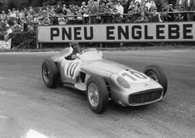 告诉孩子不要放弃自己的机会,每个小男孩都有赛车梦