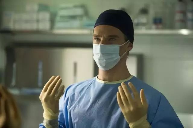 用纹身掩盖自己的伤疤,纹身是为了掩盖伤疤