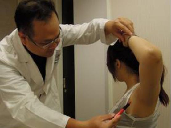 狐臭是本身原因还是天生的,狐臭是种病吗