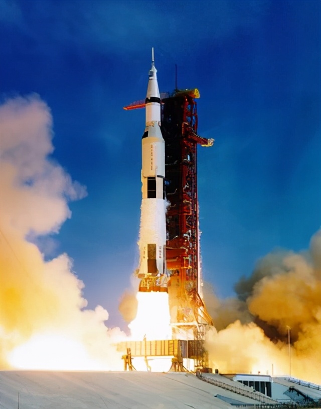 美国阿波罗计划实现几次载人登月,美国阿波罗登月过程