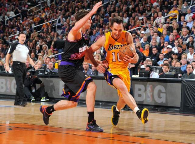 纳什为什么能抢走科比mvp,经典回顾纳什与科比mvp之间的对决