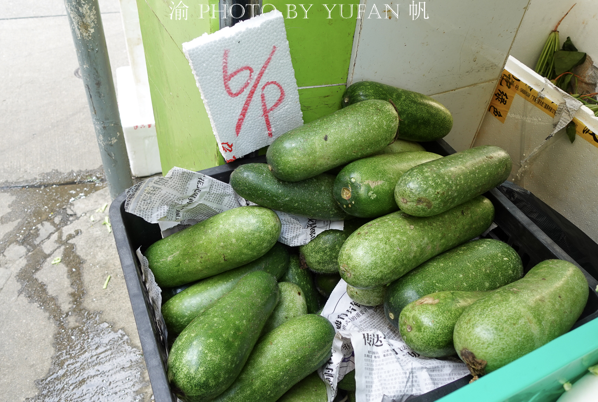 闲逛老店林立的澳门十月初五老街,菜市场的菜价有些出乎意料