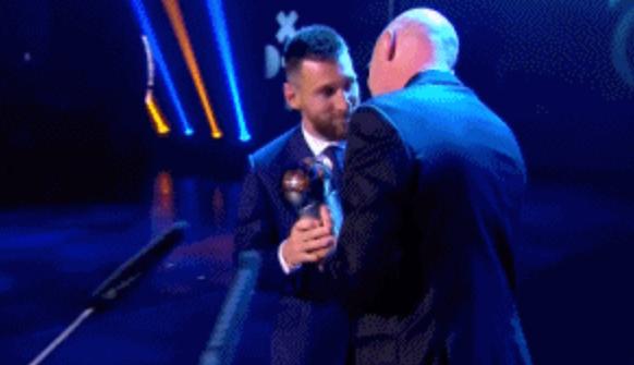 梅西当选世界足球先生亨利领奖,fifa年度颁奖典礼瓜迪奥拉梅西