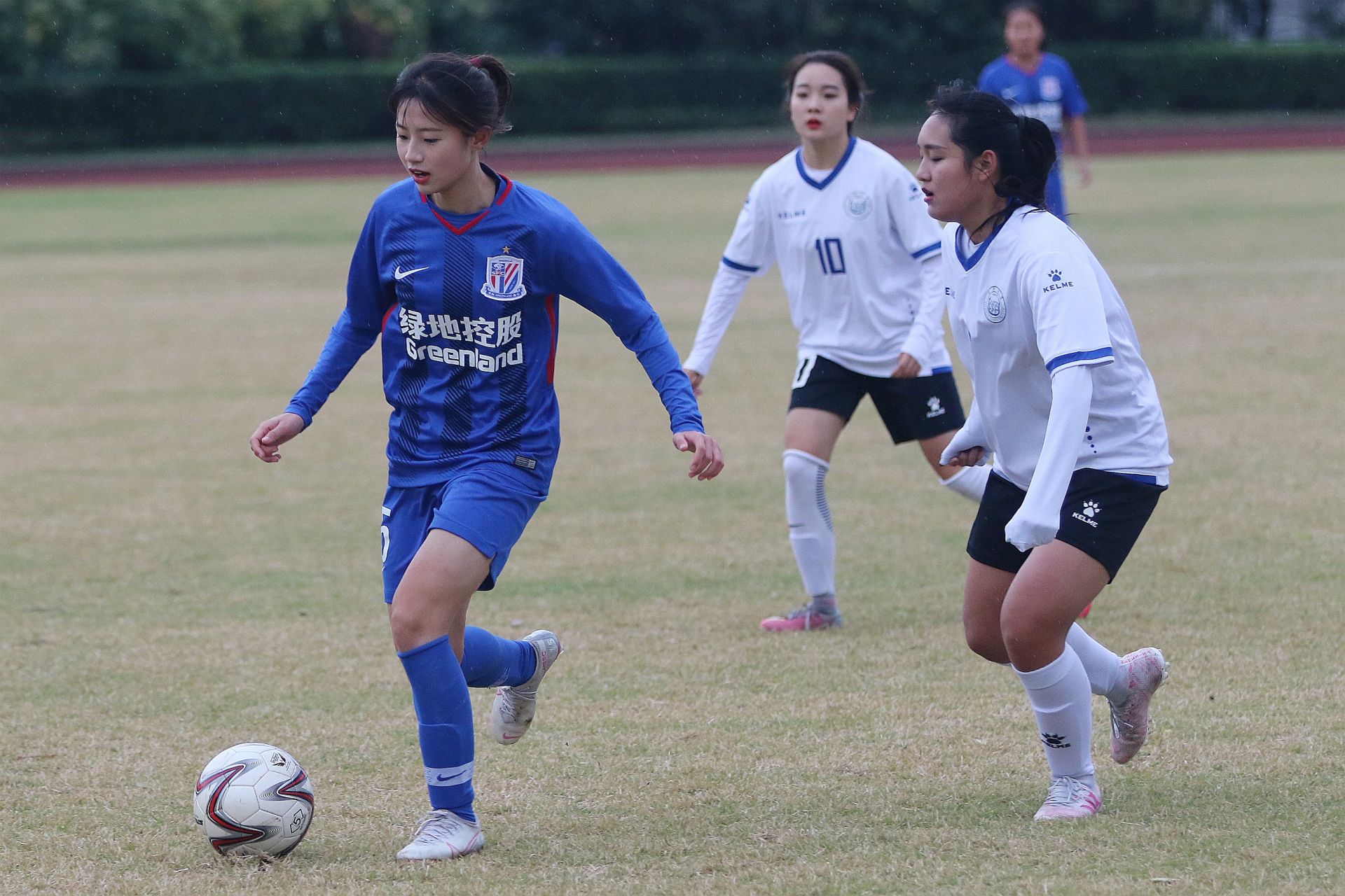 南开男足,南开首个率男足出征的女队长