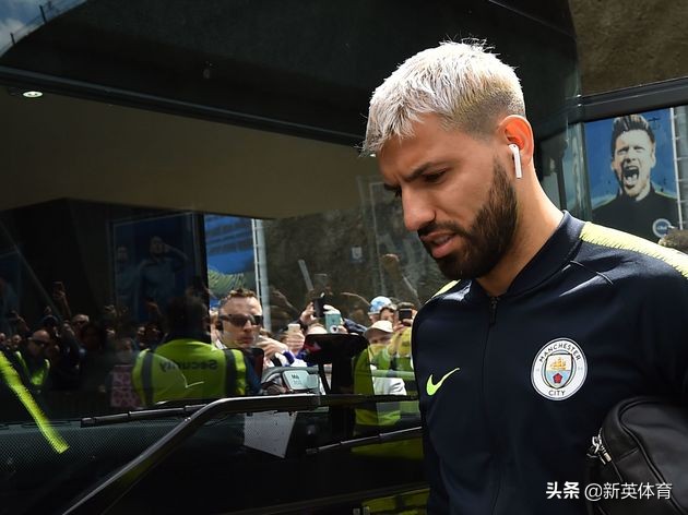 发型留腻了,发型留长发