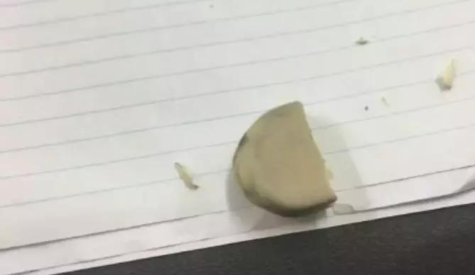 孩子上课走神玩橡皮,看橡皮判断孩子上课是不是走神