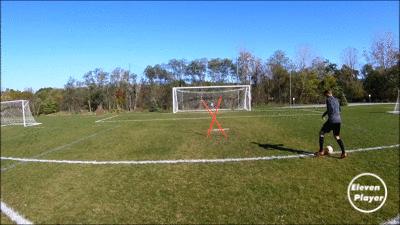 足球过人克鲁伊夫转身教学,足球脚底踩拉球练习教案