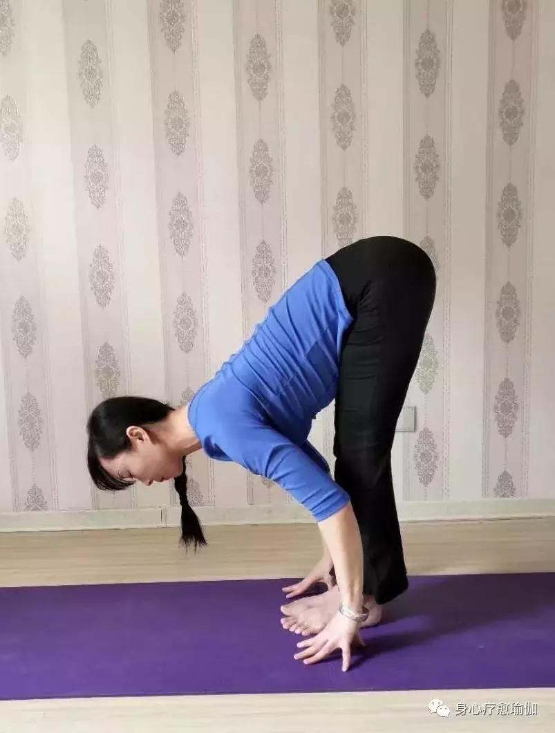 不停打嗝怎么办按哪个穴位,胃部难受不停地打嗝