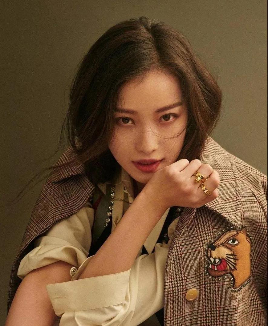 长相普通女孩和漂亮女孩,周冬雨杨超越早期视频