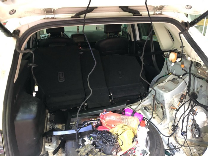 满意的静音电动尾门-门博士产品装车