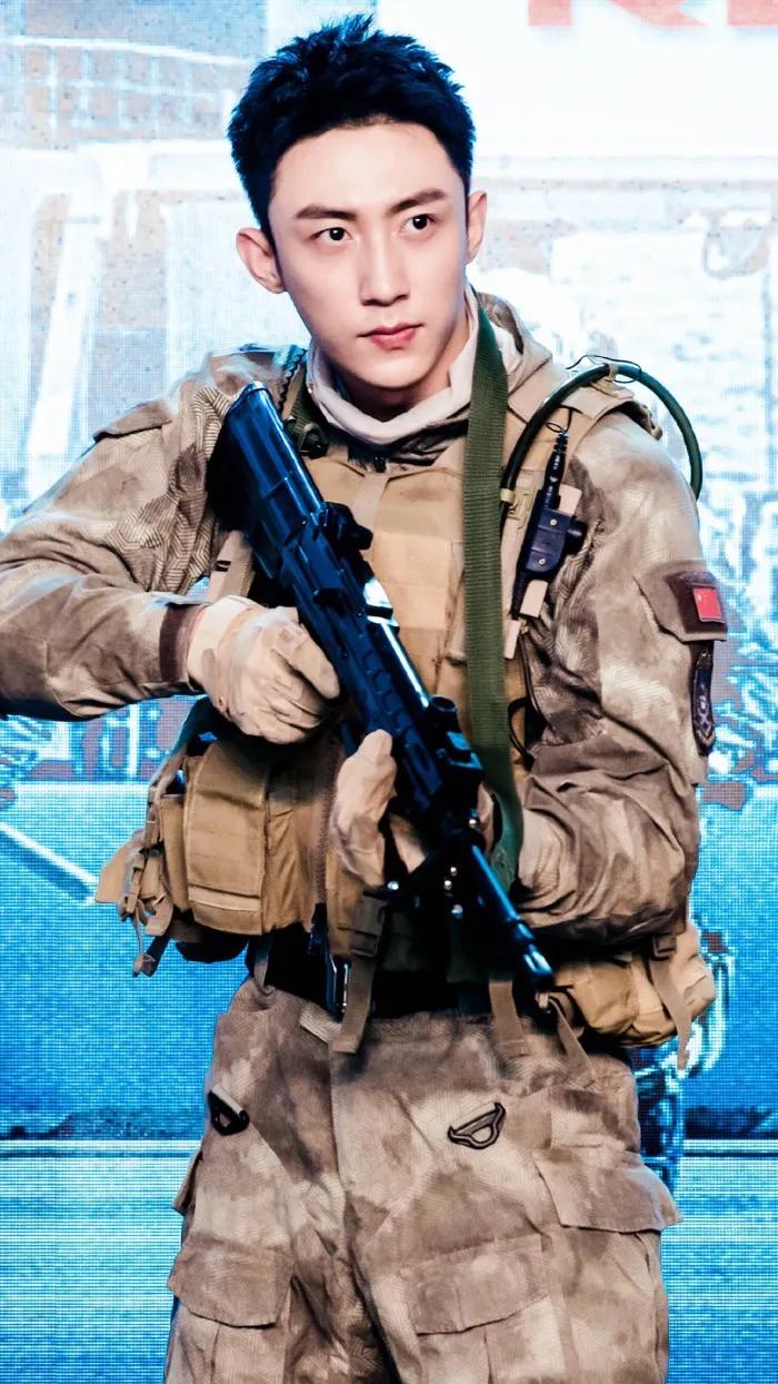 红海行动黄景瑜发布会路透,黄景瑜红海行动时期机场秀