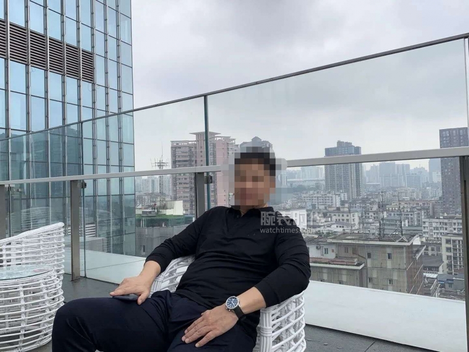 网友晒自己微信好友数量,网友晒1300手表