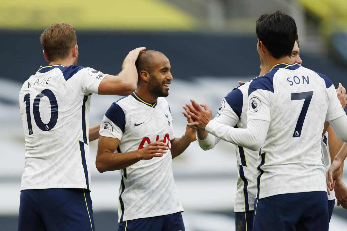 热刺孙兴慜握手穆帅,热刺1-0领先孙兴慜