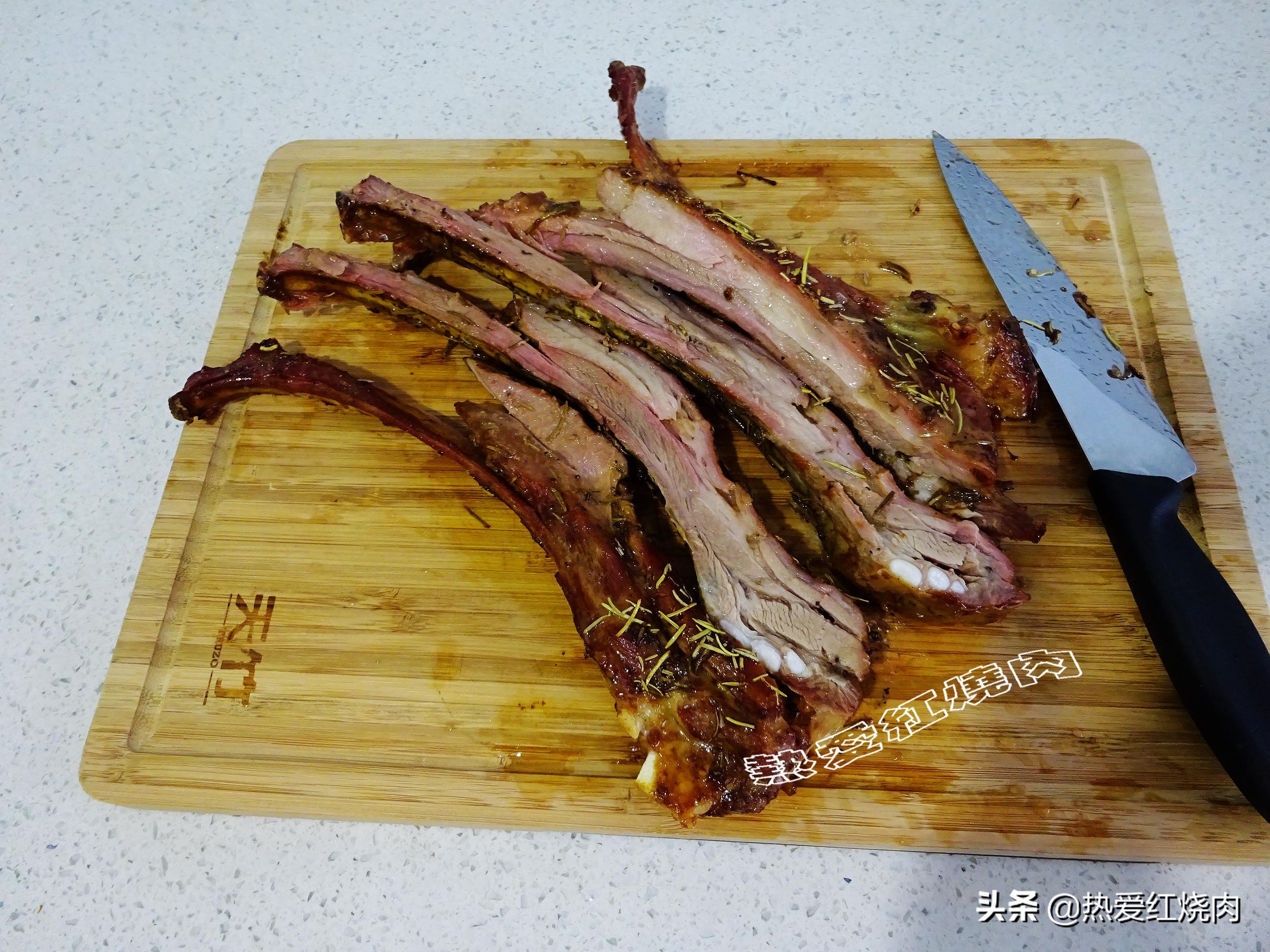 为啥羊排烤完没多少,为什么有些地方羊排烤得外焦里嫩