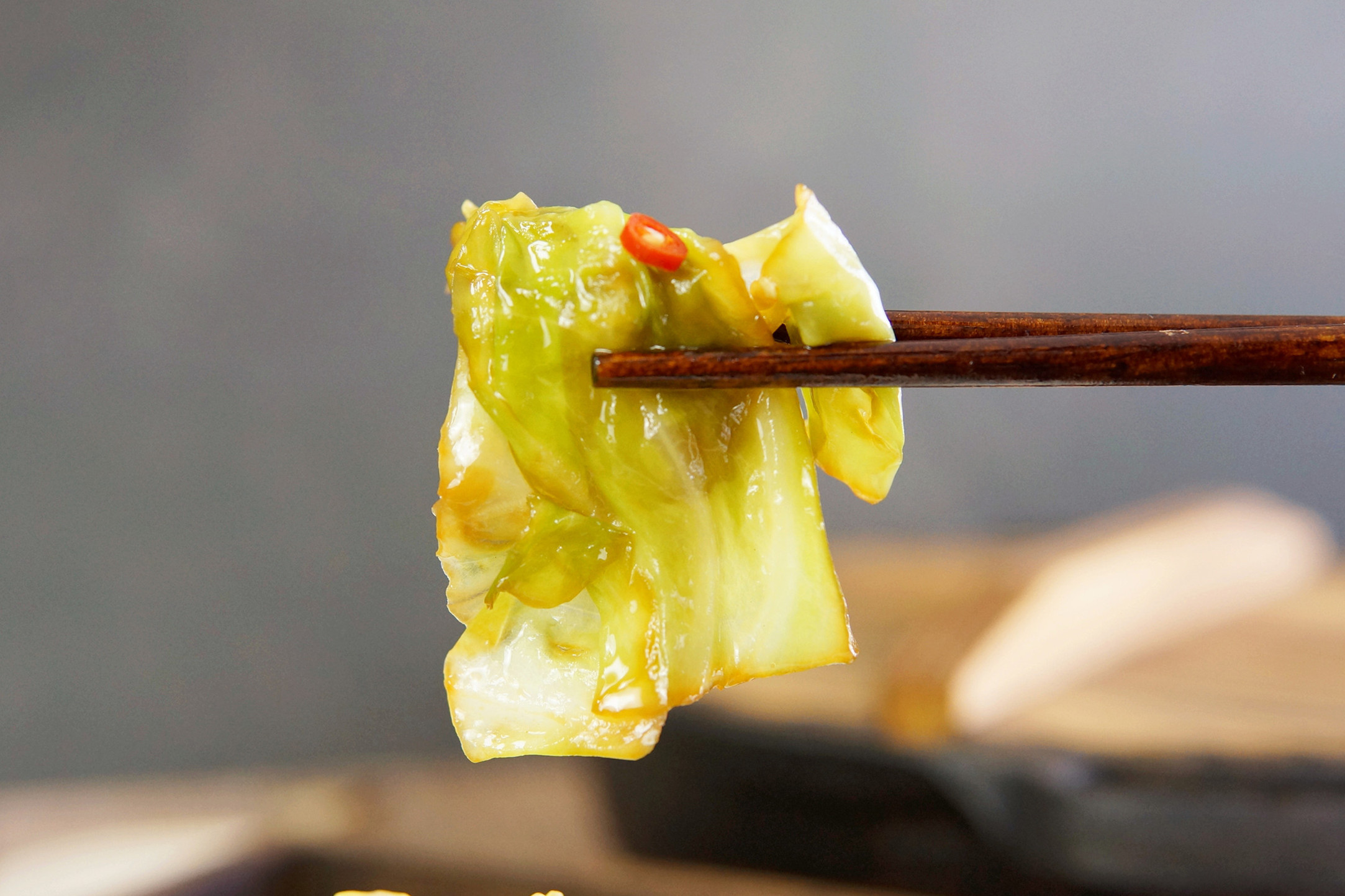 炒包菜几分钟口感最好,为什么饭店里做的包菜脆爽麻辣香